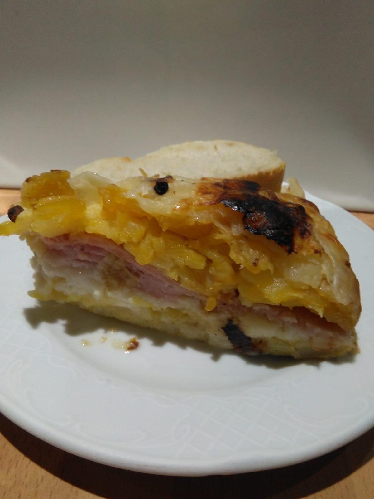 Tortilla de jamón y queso Manolita Café Bar