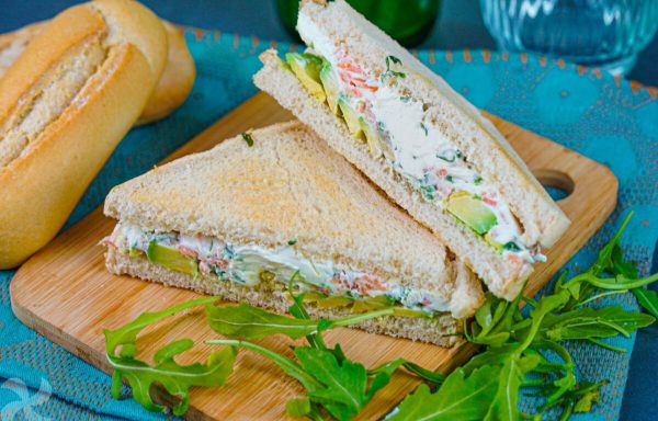Sandwich de salmon con crema de queso