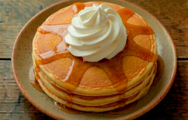 Tortitas con sirope y nata